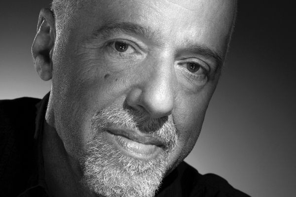 Paulo Coelho: Uma surpreendente trajetória, um sucesso mundial.